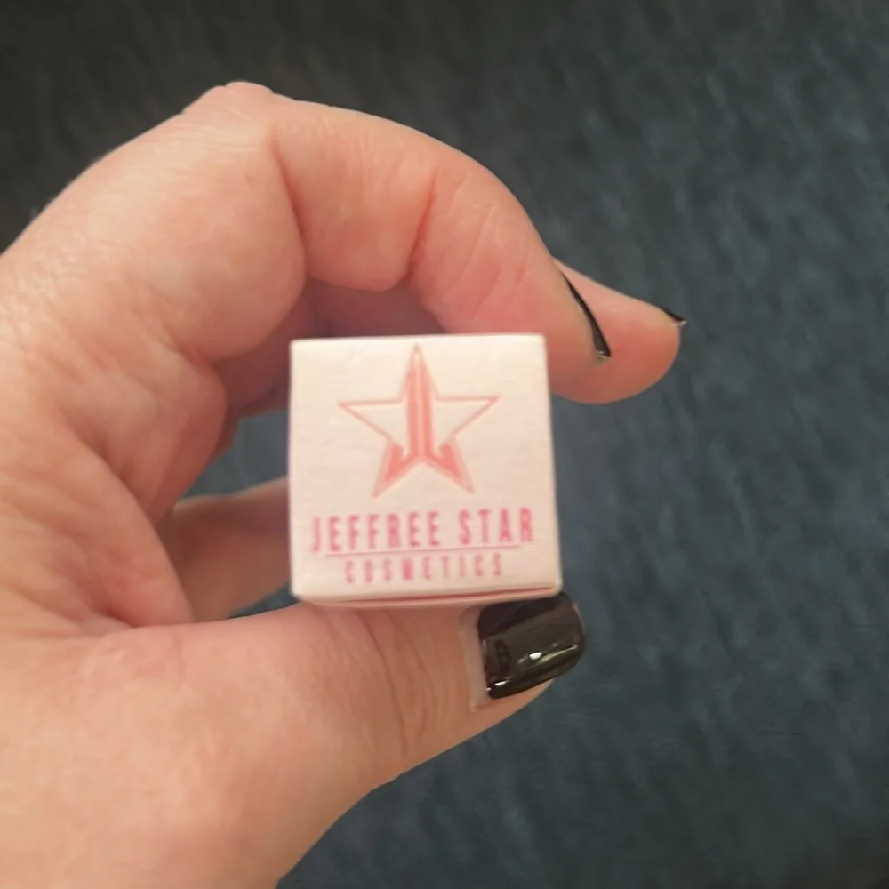 Jeffree Star VELVET TRAP HONEY SUCK ME